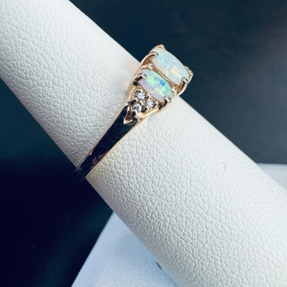 10K Yellow Gold Vintage Opal Diamond Three Stone Band Ring size 6.75 - Picture 3 of 7